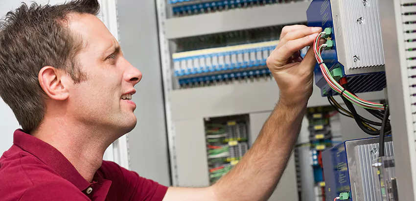 Offshore and Petroleum Facility Electrician in Farmington